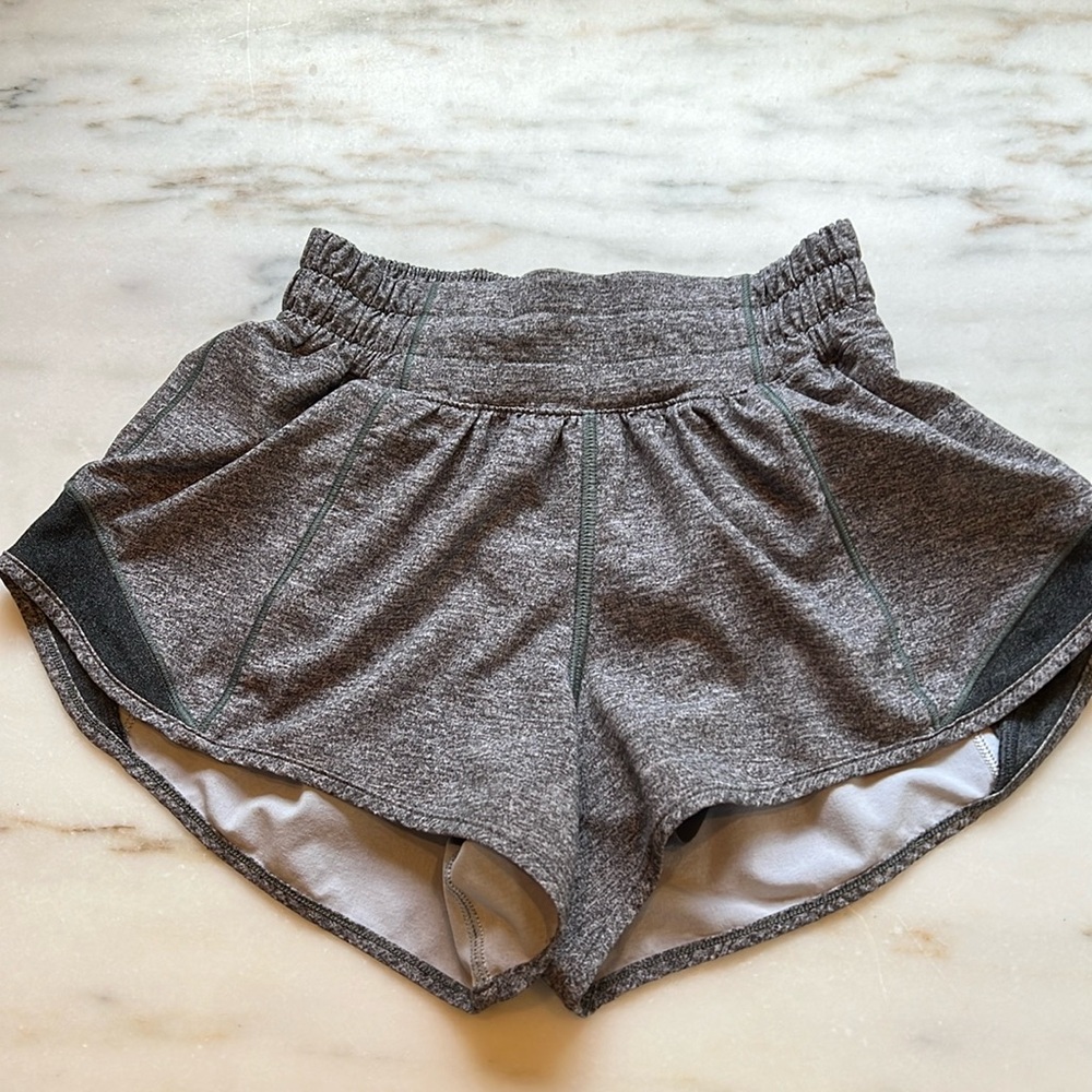 Lululemon grey 🩶🩶🩶hotty hot 2.5 inch shorts size 0